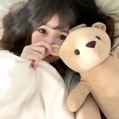 在角落，主教身边